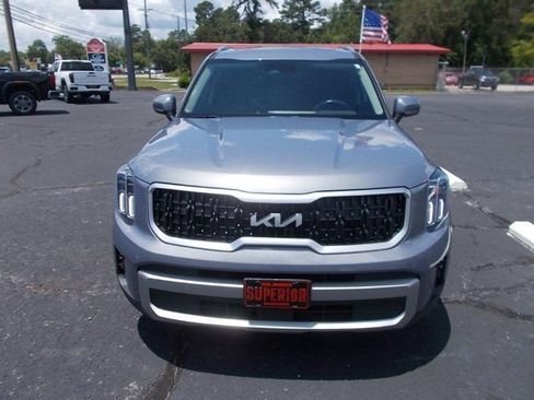 Used 2023 Kia Telluride EX w/ EX Captain's Chair Package image 8