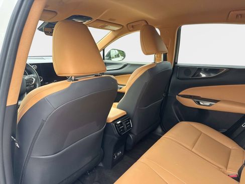 Used 2025 Lexus NX 250 FWD w/ Towing Package (2000 Lbs) image 13