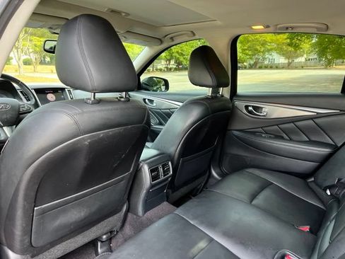 Used 2017 INFINITI Q50 2.0t w/ Moonroof Package RWD image 15