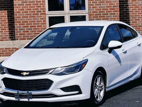 Used 2018 Chevrolet Cruze LT w/ Convenience Package FWD image 1
