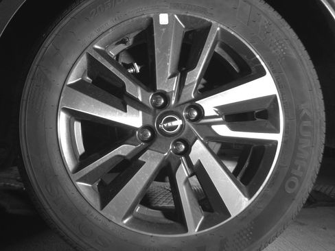 Used 2025 Nissan Versa SV FWD image 18