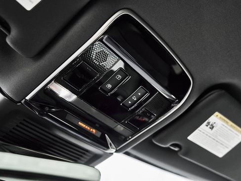 Used 2025 Land Rover Range Rover Long Wheelbase SE image 77