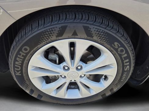 Used 2015 Kia Soul + FWD image 10