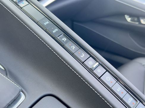 Used 2023 Chevrolet Corvette Stingray Convertible w/ Z51 Performance Package image 16