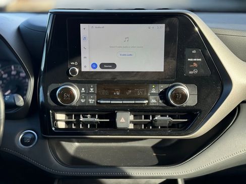 Used 2024 Toyota Highlander LE image 27