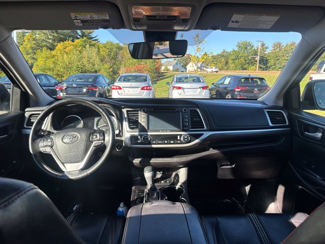 Used 2019 Toyota Highlander SE AWD/4WD image 17