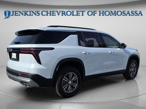 New 2026 Chevrolet Traverse LT w/ Driver Confidence Package FWD image 3