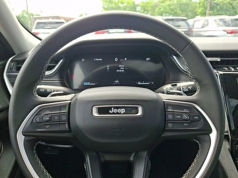Used 2024 Jeep Grand Cherokee Laredo X AWD/4WD image 21