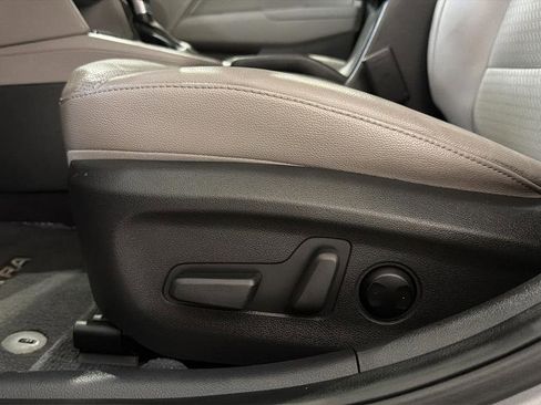 Used 2017 Hyundai Elantra Limited w/ Limited Tech Package 04 image 19