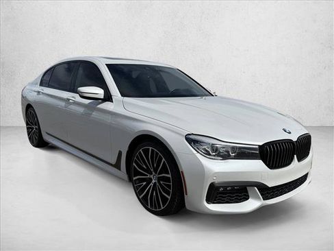 Used 2019 BMW 740i w/ M Sport Package RWD image 3
