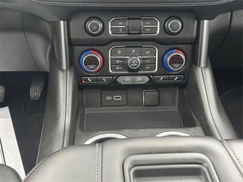 Used 2022 Chevrolet Tahoe LT w/ LT Signature Plus Package image 17