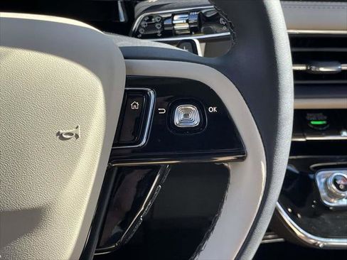 Used 2025 Lincoln Corsair AWD image 21