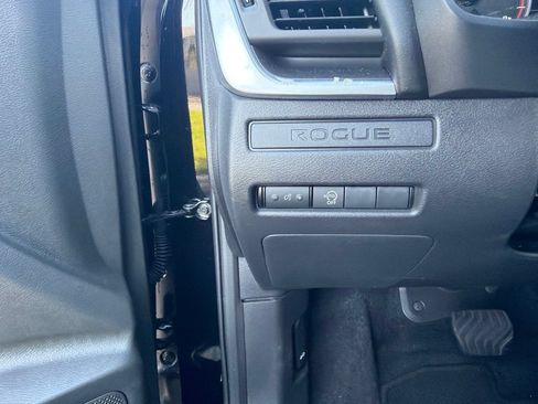 Used 2025 Nissan Rogue S AWD/4WD image 14