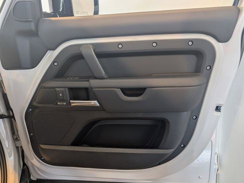 New 2026 Land Rover Defender 130 X-Dynamic SE image 31