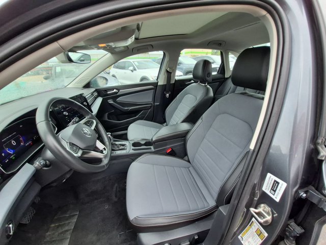 Used 2026 Volkswagen Jetta SE FWD image 22
