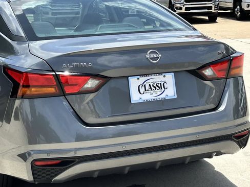 Used 2024 Nissan Altima 2.5 SV FWD image 6