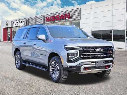 Used 2025 Chevrolet Suburban Z71 image 1