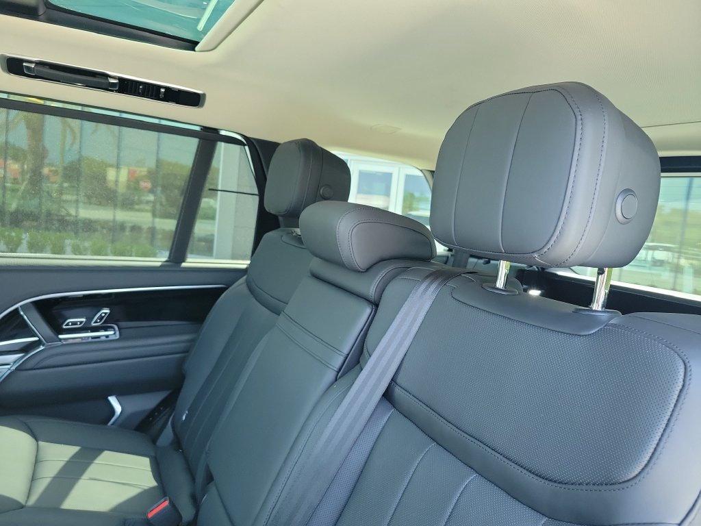 Used 2025 Land Rover Range Rover Long Wheelbase SE AWD/4WD image 15