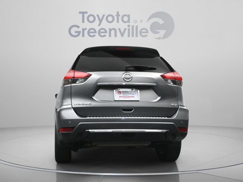 Used 2019 Nissan Rogue SV w/ Premium Package FWD image 11