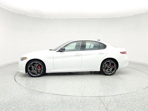 Used 2025 Alfa Romeo Giulia AWD w/ Veloce Package AWD image 8