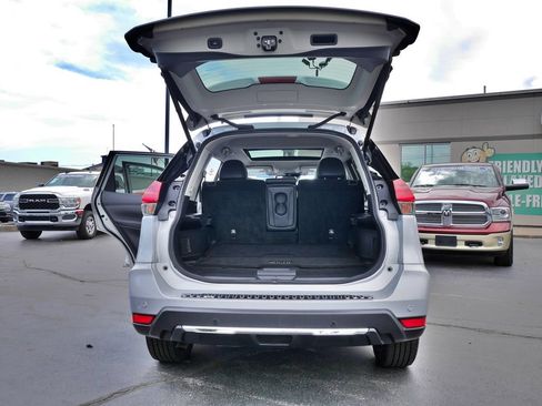 Used 2020 Nissan Rogue SL w/ Premium Package FWD image 16