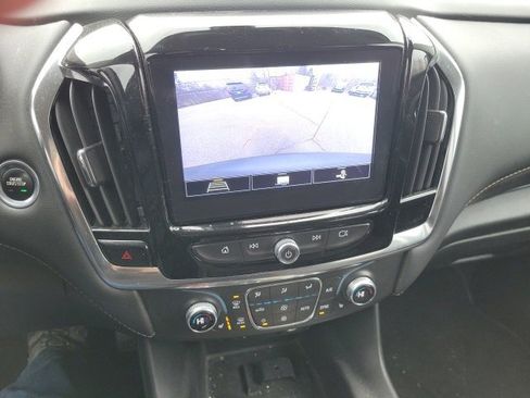 Used 2021 Chevrolet Traverse LT image 10