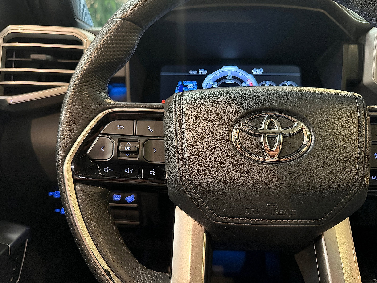 Used 2023 Toyota Sequoia Platinum AWD/4WD image 20