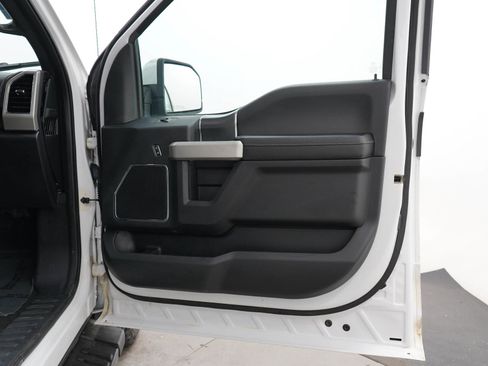 Used 2019 Ford F150 Lariat w/ Equipment Group 502A Luxury AWD/4WD image 9
