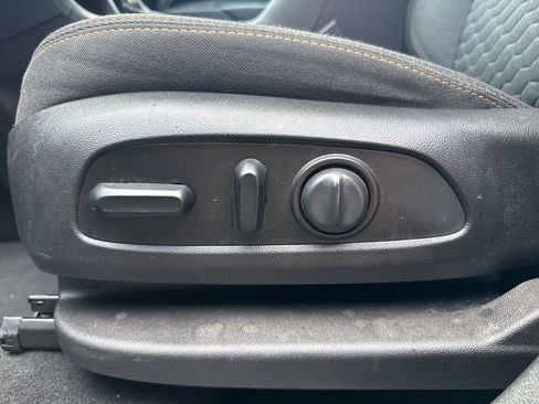 Used 2019 Chevrolet Equinox LT image 30