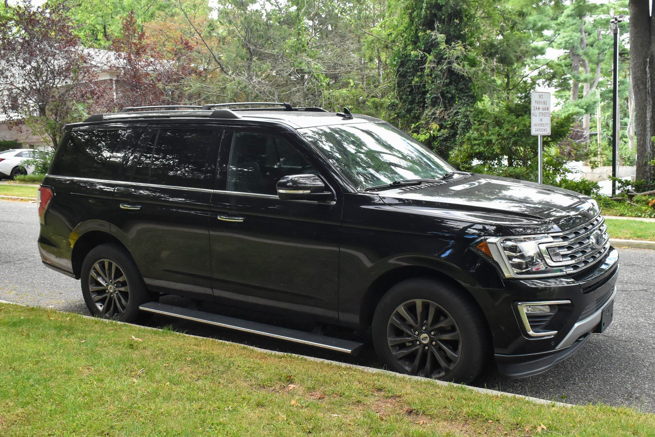 Used 2019 Ford Expedition Limited w/ Driver Assistance Package AWD/4WD image 10