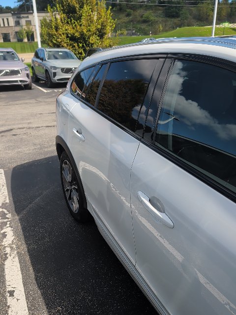 Used 2018 Volvo V60 T5 Cross Country w/ Convenience Package AWD/4WD image 9