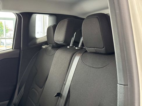Used 2018 Jeep Renegade Latitude w/ UConnect 8.4 Nav Group FWD image 6