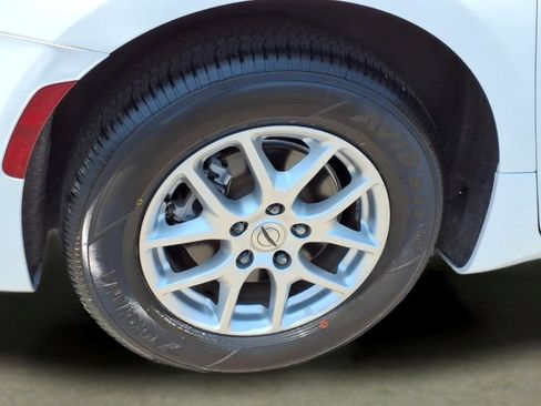 Used 2023 Chrysler Pacifica Touring-L FWD image 34