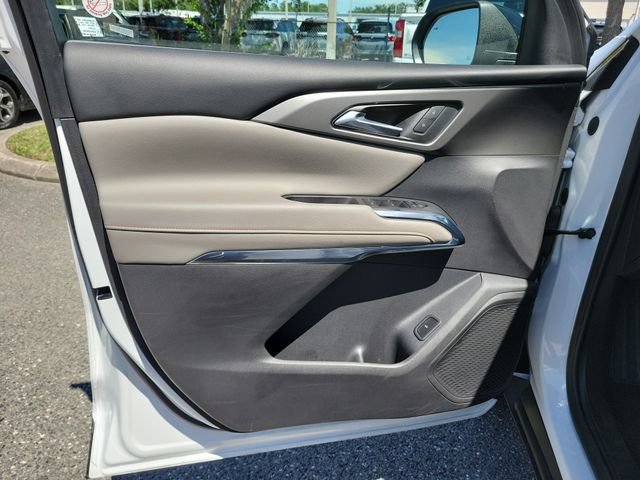 Certified 2026 Chevrolet Traverse LT w/ Driver Confidence Package FWD image 26