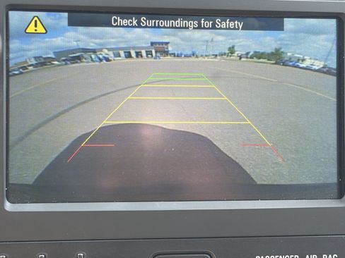 Used 2017 Chevrolet Traverse LT w/ Style and Technology Package FWD image 27