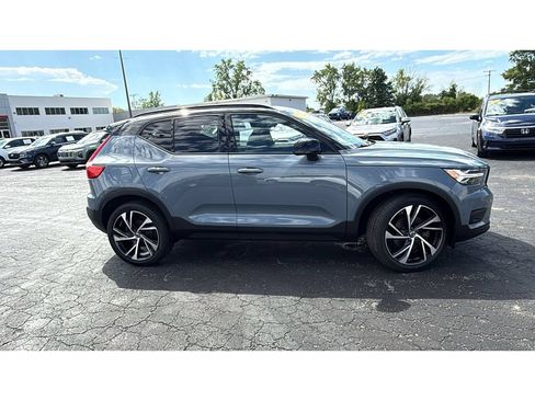 Used 2022 Volvo XC40 T5 R-Design w/ Advanced Package AWD/4WD image 10