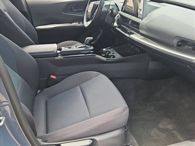 Used 2025 Toyota Prius LE FWD image 27