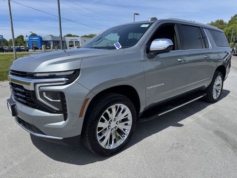 Used 2025 Chevrolet Suburban LS AWD/4WD image 4