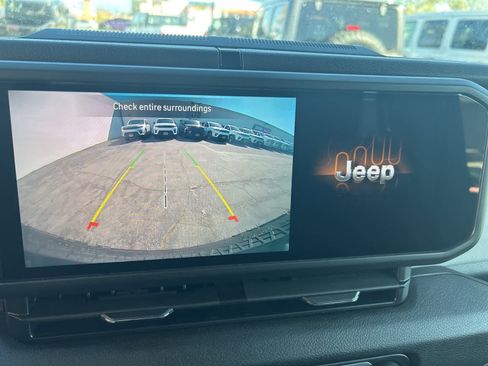 Used 2025 Jeep Wrangler Willys image 43