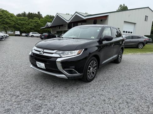 Used 2017 Mitsubishi Outlander ES AWD/4WD image 1