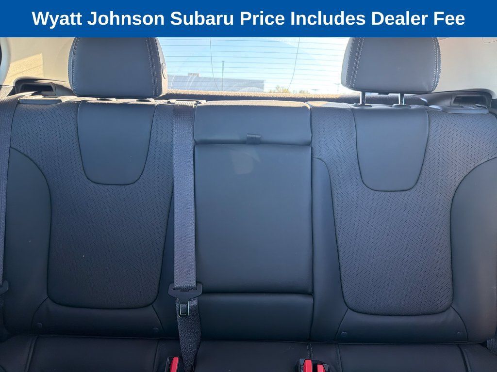 Used 2022 Buick Encore GX Essence w/ Experience Buick Package FWD image 33