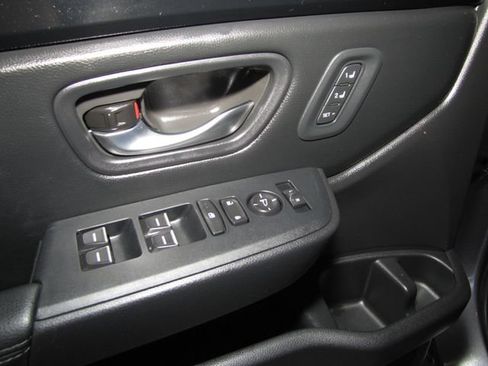 Certified 2025 Honda Pilot Touring image 11