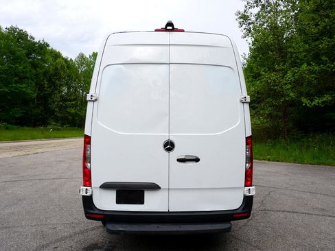 Used 2020 Mercedes-Benz Sprinter 2500 image 4