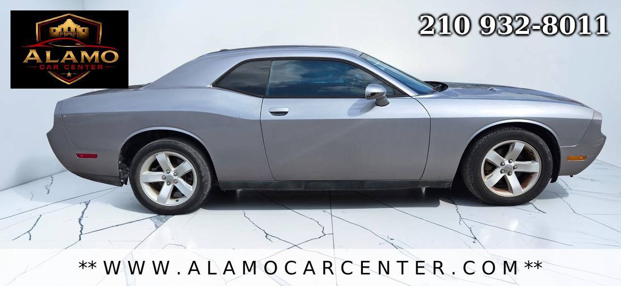 Used 2014 Dodge Challenger SXT RWD image 5