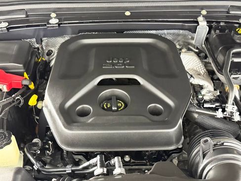 Used 2025 Jeep Wrangler Unlimited Sahara image 37