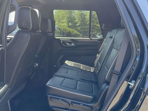 Used 2024 GMC Yukon SLT w/ SLT Luxury Package AWD/4WD image 15