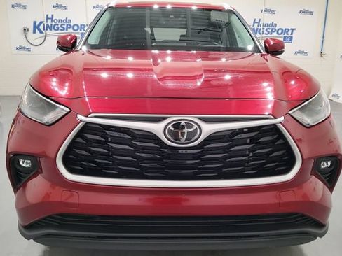 Used 2023 Toyota Highlander XLE FWD image 8