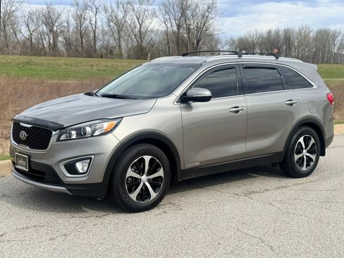 Used 2018 Kia Sorento EX image 11