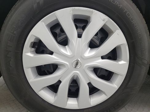 Used 2020 Nissan Rogue S FWD image 31