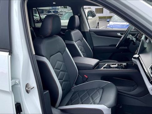 New 2025 Volkswagen Atlas Peak Edition SE image 28